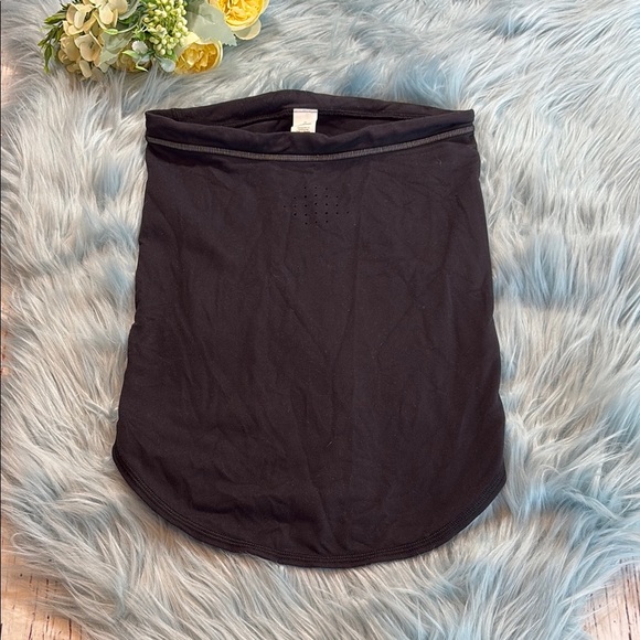 Lululemon Cross Chill Run Neckwarmer Black - Picture 1 of 9